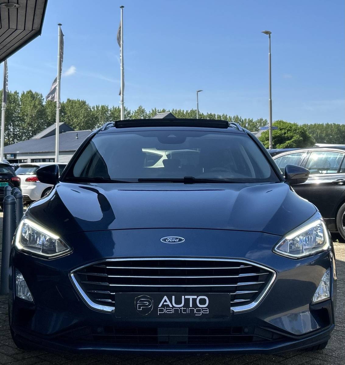 Ford Focus Ford Focus Wagon 1.0 EcoBoost Titanium Business 125PK | PANO | 2e Eigenaar | NL AUTO | Onderhoudshistorie | NAP | Elektrische Achterklep | Parkeersensoren | Winter Pack | Stoel Stuur en Voorruitverwarming | Climate Control | Cruise Control | Navigatie | Carplay | 2 Sleutels |