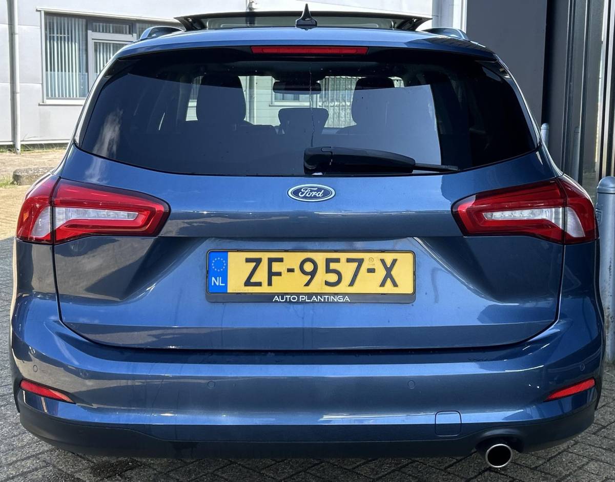 Ford Focus Ford Focus Wagon 1.0 EcoBoost Titanium Business 125PK | PANO | 2e Eigenaar | NL AUTO | Onderhoudshistorie | NAP | Elektrische Achterklep | Parkeersensoren | Winter Pack | Stoel Stuur en Voorruitverwarming | Climate Control | Cruise Control | Navigatie | Carplay | 2 Sleutels |