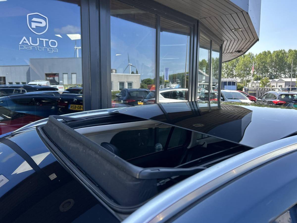 Ford Focus Ford Focus Wagon 1.0 EcoBoost Titanium Business 125PK | PANO | 2e Eigenaar | NL AUTO | Onderhoudshistorie | NAP | Elektrische Achterklep | Parkeersensoren | Winter Pack | Stoel Stuur en Voorruitverwarming | Climate Control | Cruise Control | Navigatie | Carplay | 2 Sleutels |