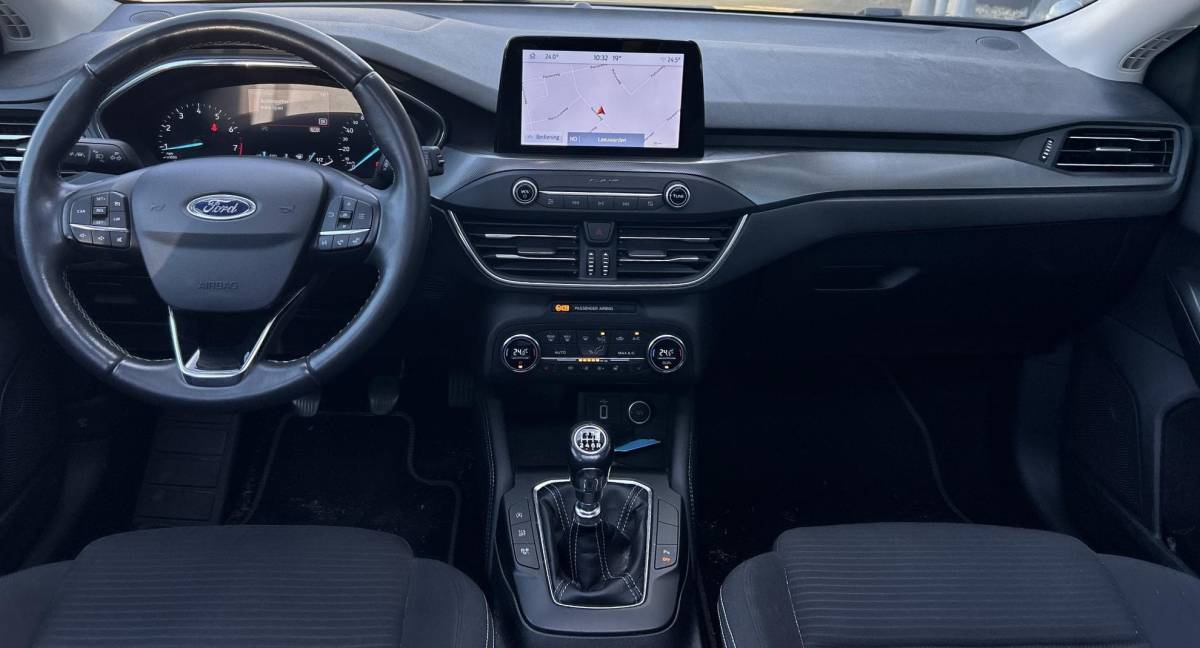 Ford Focus Ford Focus Wagon 1.0 EcoBoost Titanium Business 125PK | PANO | 2e Eigenaar | NL AUTO | Onderhoudshistorie | NAP | Elektrische Achterklep | Parkeersensoren | Winter Pack | Stoel Stuur en Voorruitverwarming | Climate Control | Cruise Control | Navigatie | Carplay | 2 Sleutels |