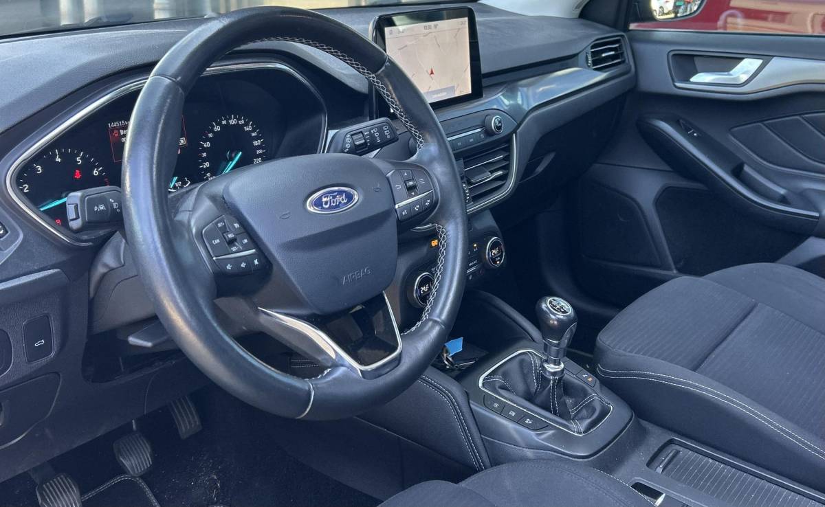 Ford Focus Ford Focus Wagon 1.0 EcoBoost Titanium Business 125PK | PANO | 2e Eigenaar | NL AUTO | Onderhoudshistorie | NAP | Elektrische Achterklep | Parkeersensoren | Winter Pack | Stoel Stuur en Voorruitverwarming | Climate Control | Cruise Control | Navigatie | Carplay | 2 Sleutels |