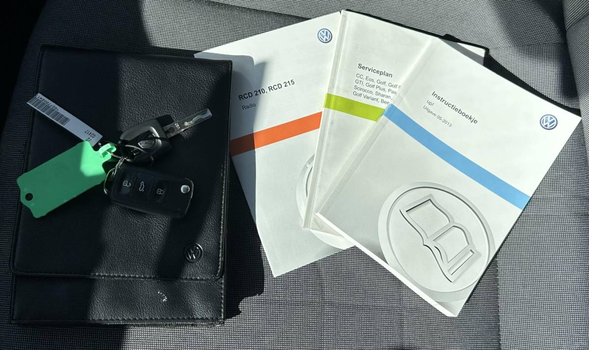 Volkswagen up! Volkswagen Up! 1.0 move up! BlueMotion | ZEER NETTE STAAT | Volledige Onderhoudshistorie + Facturen | NL AUTO | NAP | 5 Deurs | Navigatie | Airco |