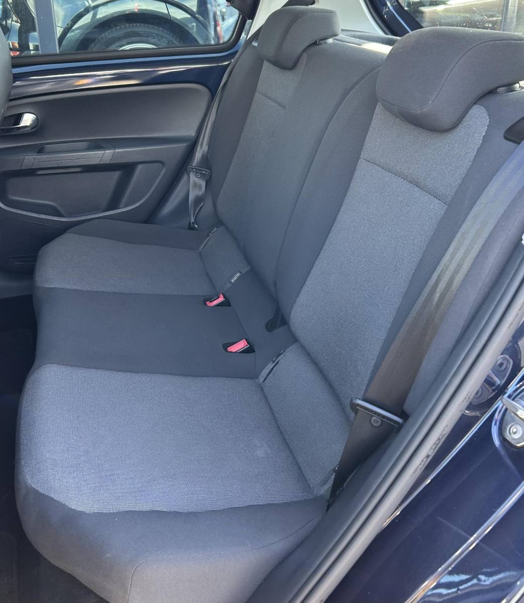 Volkswagen up! Volkswagen Up! 1.0 move up! BlueMotion | ZEER NETTE STAAT | Volledige Onderhoudshistorie + Facturen | NL AUTO | NAP | 5 Deurs | Navigatie | Airco |