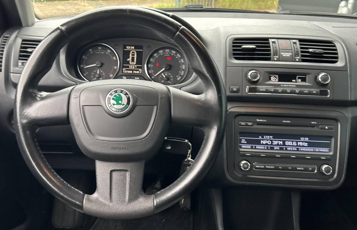 Škoda Fabia Skoda Fabia 1.2 TSI Dynamic 105PK | NL AUTO | Trekhaak | Onderhoudshistorie | Climate Control | Cruise Control | 2 Sleutels | Armsteun |