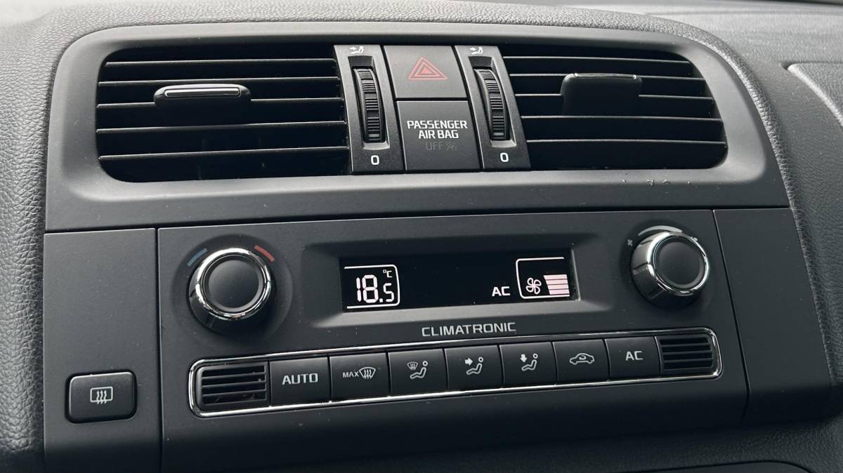 Škoda Fabia Skoda Fabia 1.2 TSI Dynamic 105PK | NL AUTO | Trekhaak | Onderhoudshistorie | Climate Control | Cruise Control | 2 Sleutels | Armsteun |