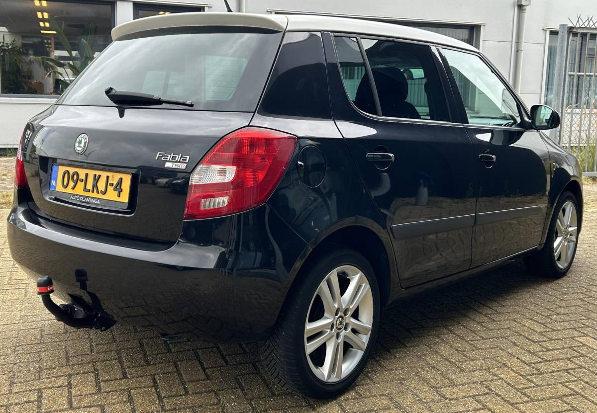 Škoda Fabia Skoda Fabia 1.2 TSI Dynamic 105PK | NL AUTO | Trekhaak | Onderhoudshistorie | Climate Control | Cruise Control | 2 Sleutels | Armsteun |