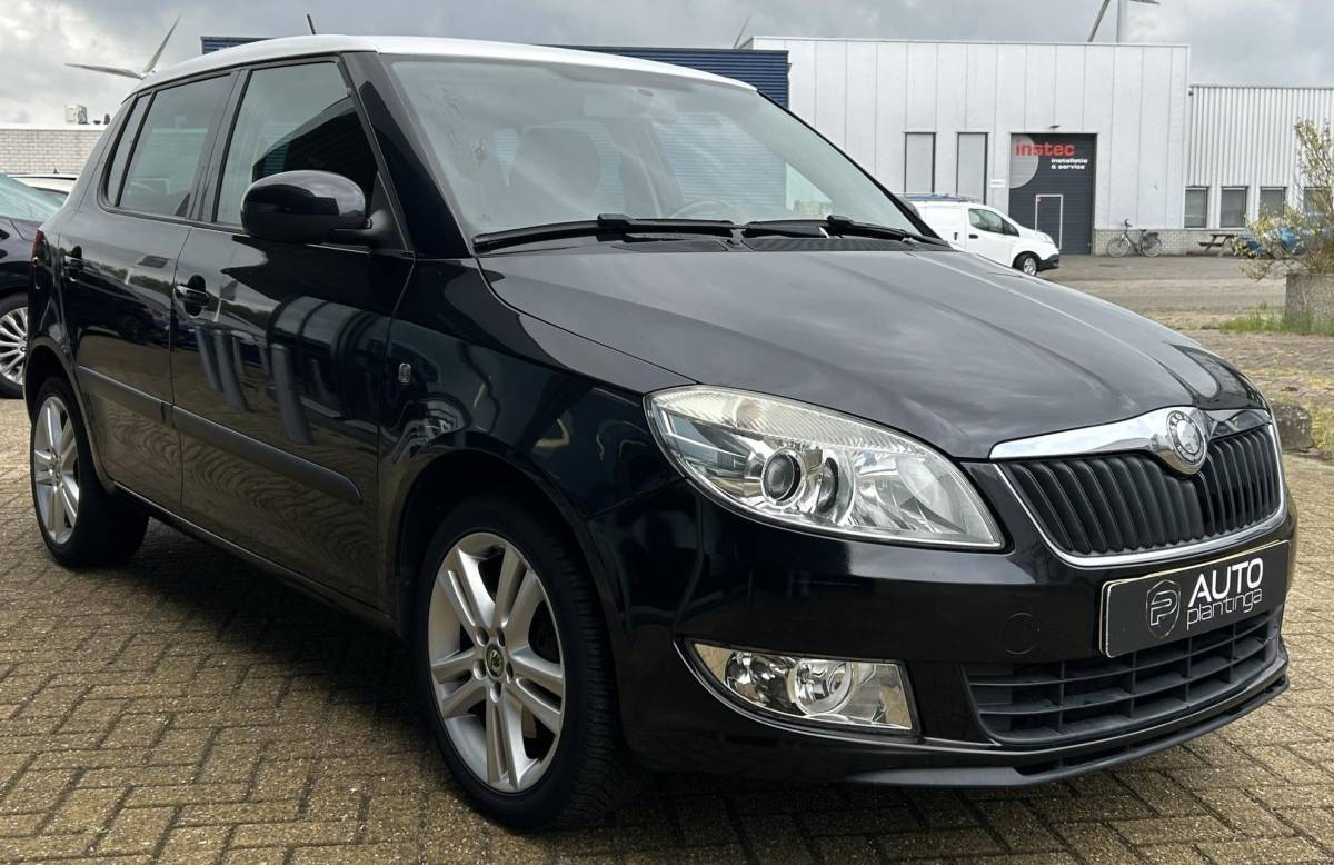 Škoda Fabia Skoda Fabia 1.2 TSI Dynamic 105PK | NL AUTO | Trekhaak | Onderhoudshistorie | Climate Control | Cruise Control | 2 Sleutels | Armsteun |