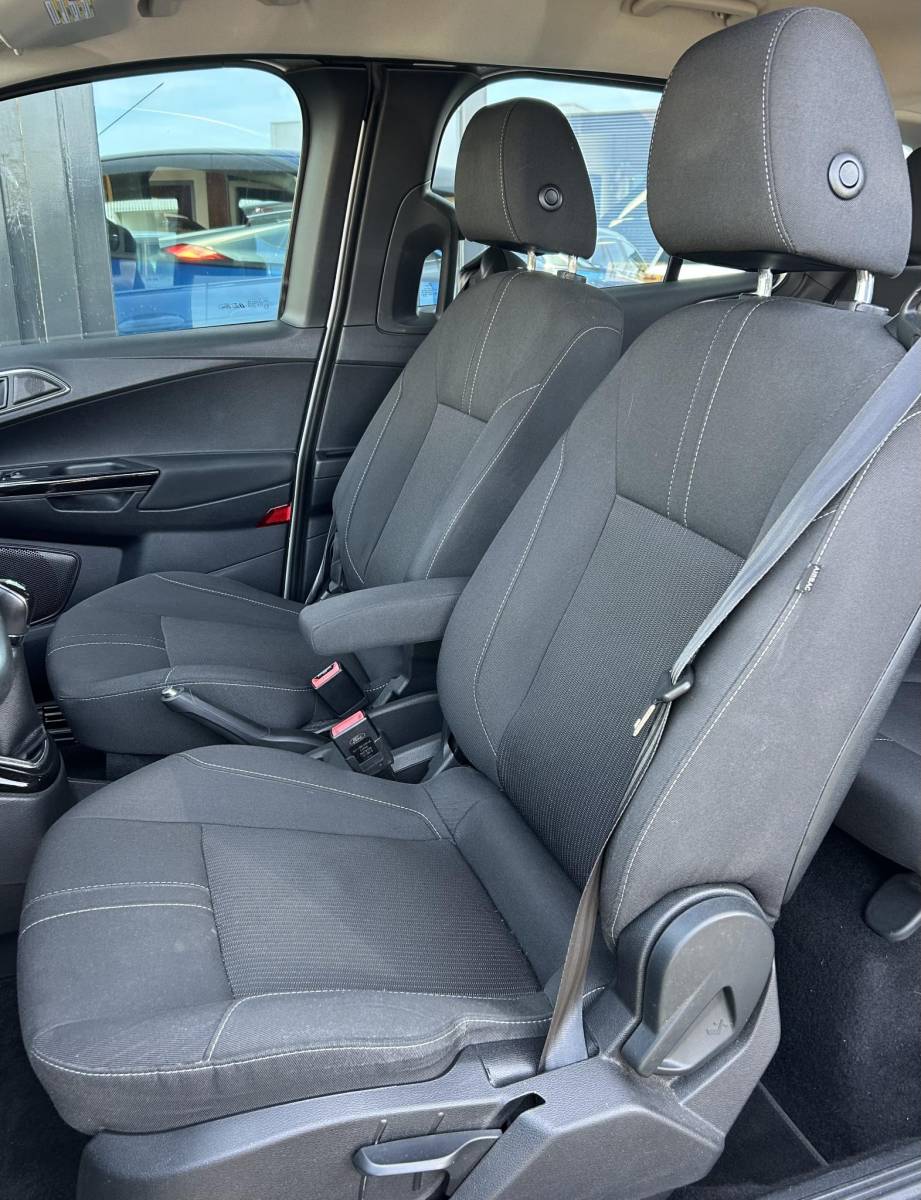 Ford B-MAX Ford B-Max 1.0 EcoBoost Titanium 101PK | 1e Eigenaar | NL AUTO | NAP | Trekhaak | Achteruitrijcamera | Parkeersensoren Voor en Achter | Voorruitverwarming | Climate Control | Cruise Control | 2 Sleutels |