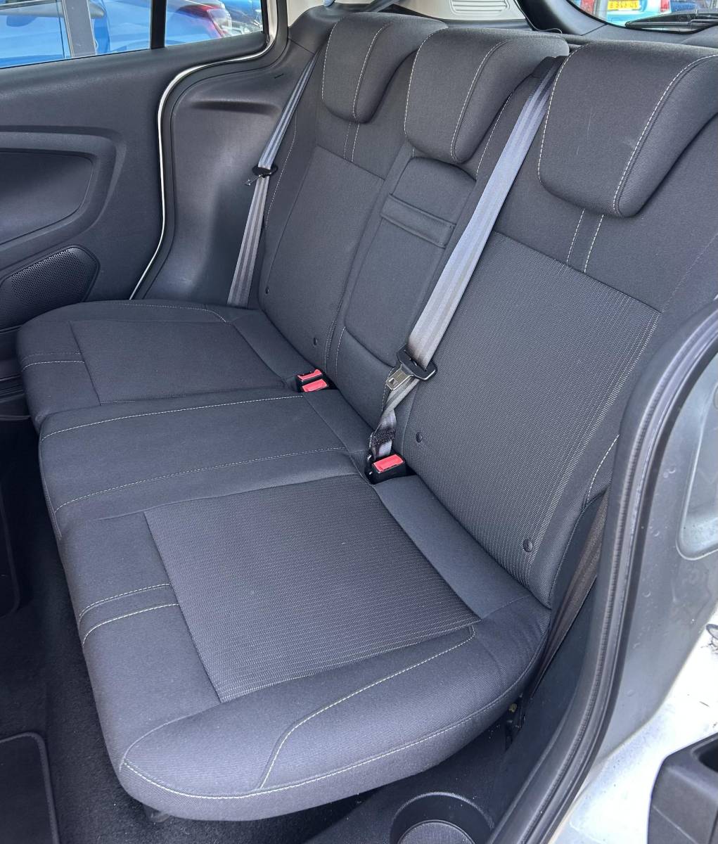 Ford B-MAX Ford B-Max 1.0 EcoBoost Titanium 101PK | 1e Eigenaar | NL AUTO | NAP | Trekhaak | Achteruitrijcamera | Parkeersensoren Voor en Achter | Voorruitverwarming | Climate Control | Cruise Control | 2 Sleutels |