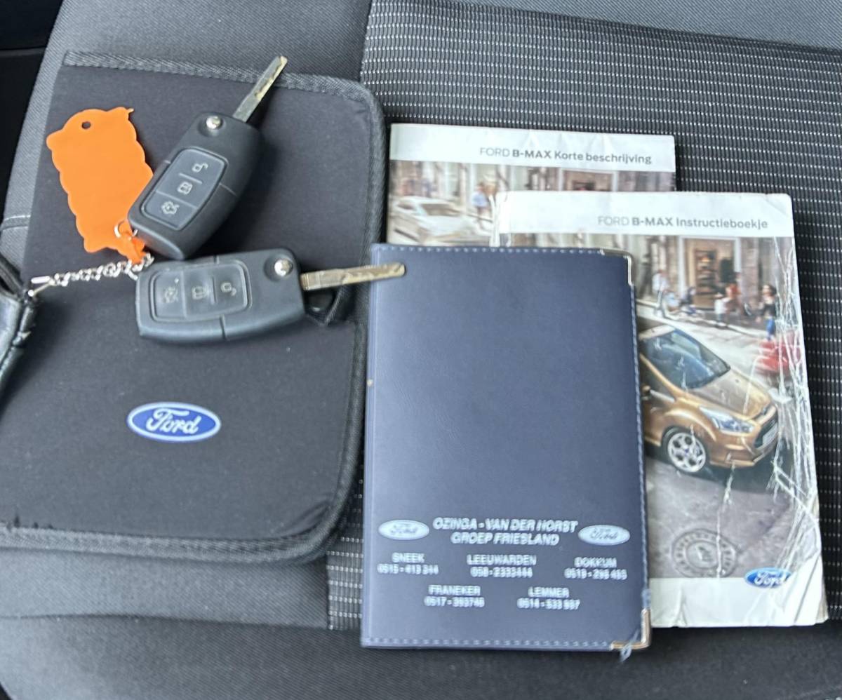 Ford B-MAX Ford B-Max 1.0 EcoBoost Titanium 101PK | 1e Eigenaar | NL AUTO | NAP | Trekhaak | Achteruitrijcamera | Parkeersensoren Voor en Achter | Voorruitverwarming | Climate Control | Cruise Control | 2 Sleutels |