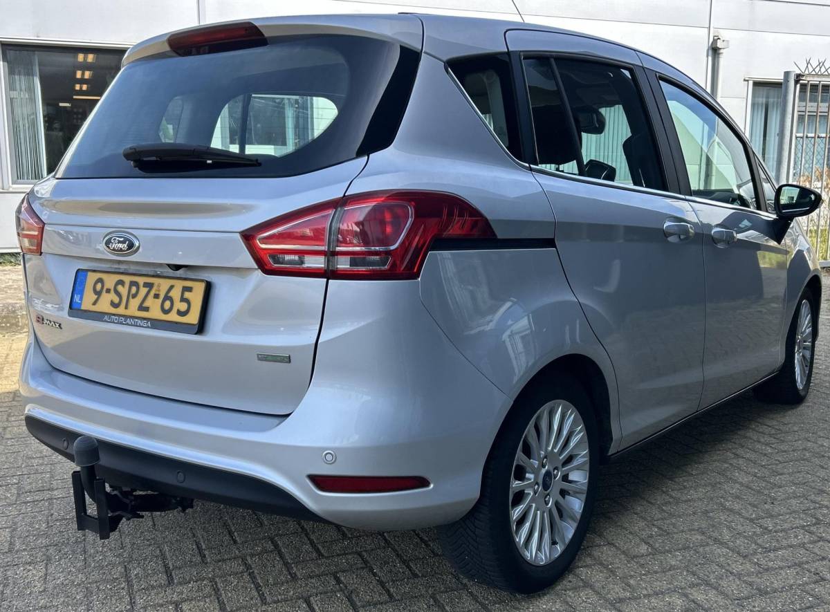 Ford B-MAX Ford B-Max 1.0 EcoBoost Titanium 101PK | 1e Eigenaar | NL AUTO | NAP | Trekhaak | Achteruitrijcamera | Parkeersensoren Voor en Achter | Voorruitverwarming | Climate Control | Cruise Control | 2 Sleutels |