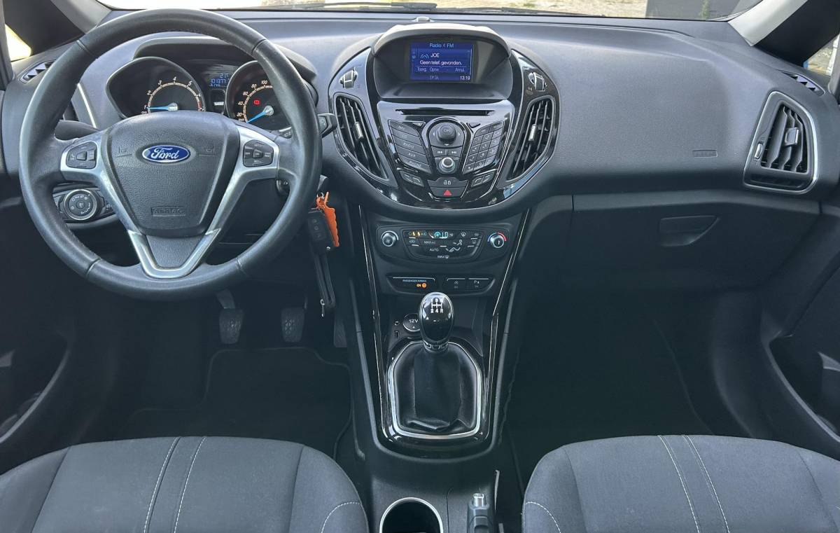 Ford B-MAX Ford B-Max 1.0 EcoBoost Titanium 101PK | 1e Eigenaar | NL AUTO | NAP | Trekhaak | Achteruitrijcamera | Parkeersensoren Voor en Achter | Voorruitverwarming | Climate Control | Cruise Control | 2 Sleutels |