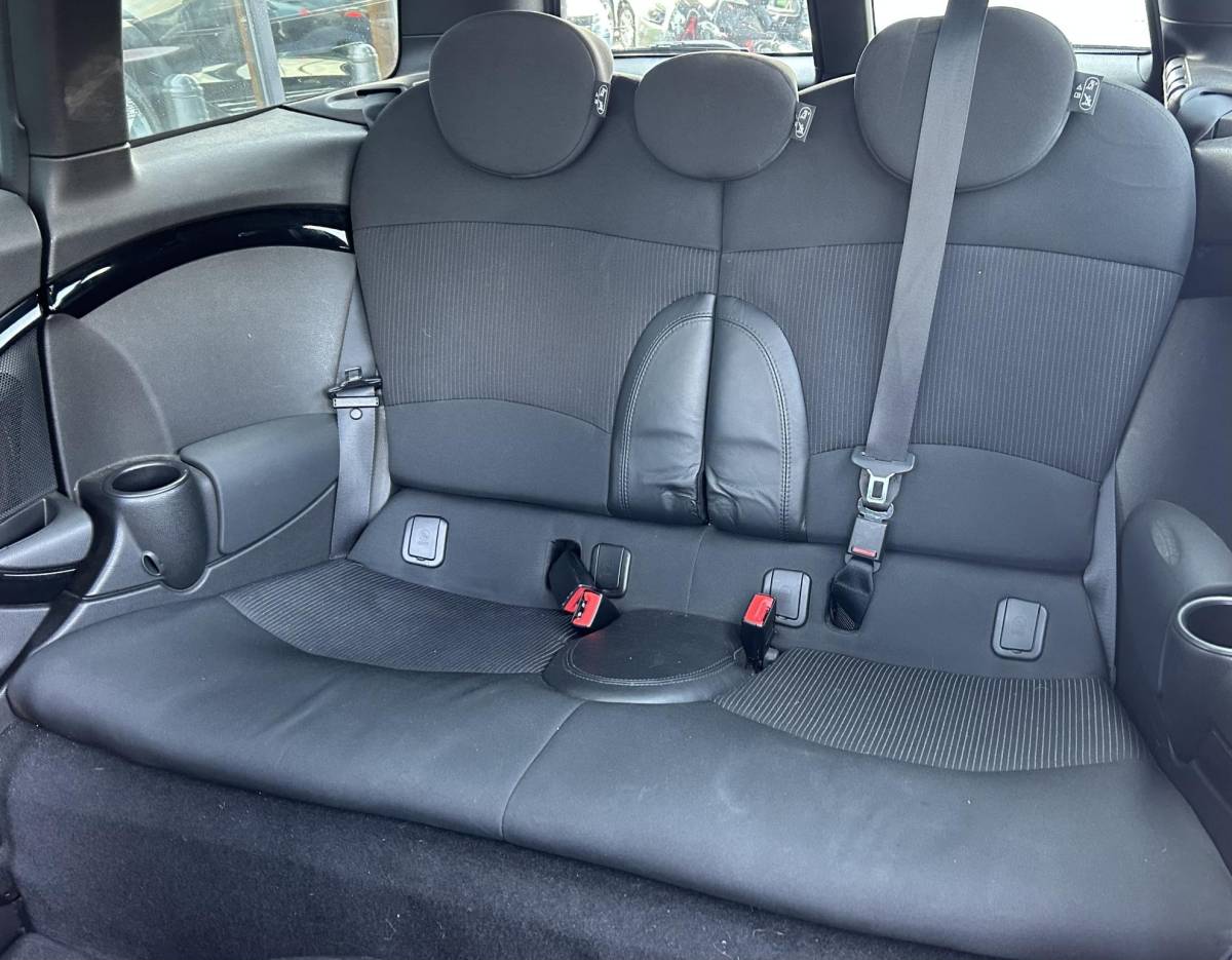 MINI Clubman MINI Clubman 1.6 Cooper 122PK | PANO | Stoelverwarming | Bi-Xenon | Parkeersensoren | Lichtmetalen Velgen | Climate Control | Cruise Control | 2 Sleutels | Privacy Glass |