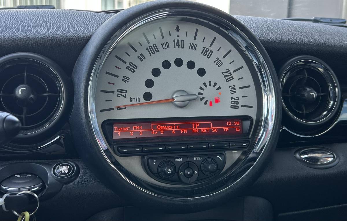 MINI Clubman MINI Clubman 1.6 Cooper 122PK | PANO | Stoelverwarming | Bi-Xenon | Parkeersensoren | Lichtmetalen Velgen | Climate Control | Cruise Control | 2 Sleutels | Privacy Glass |