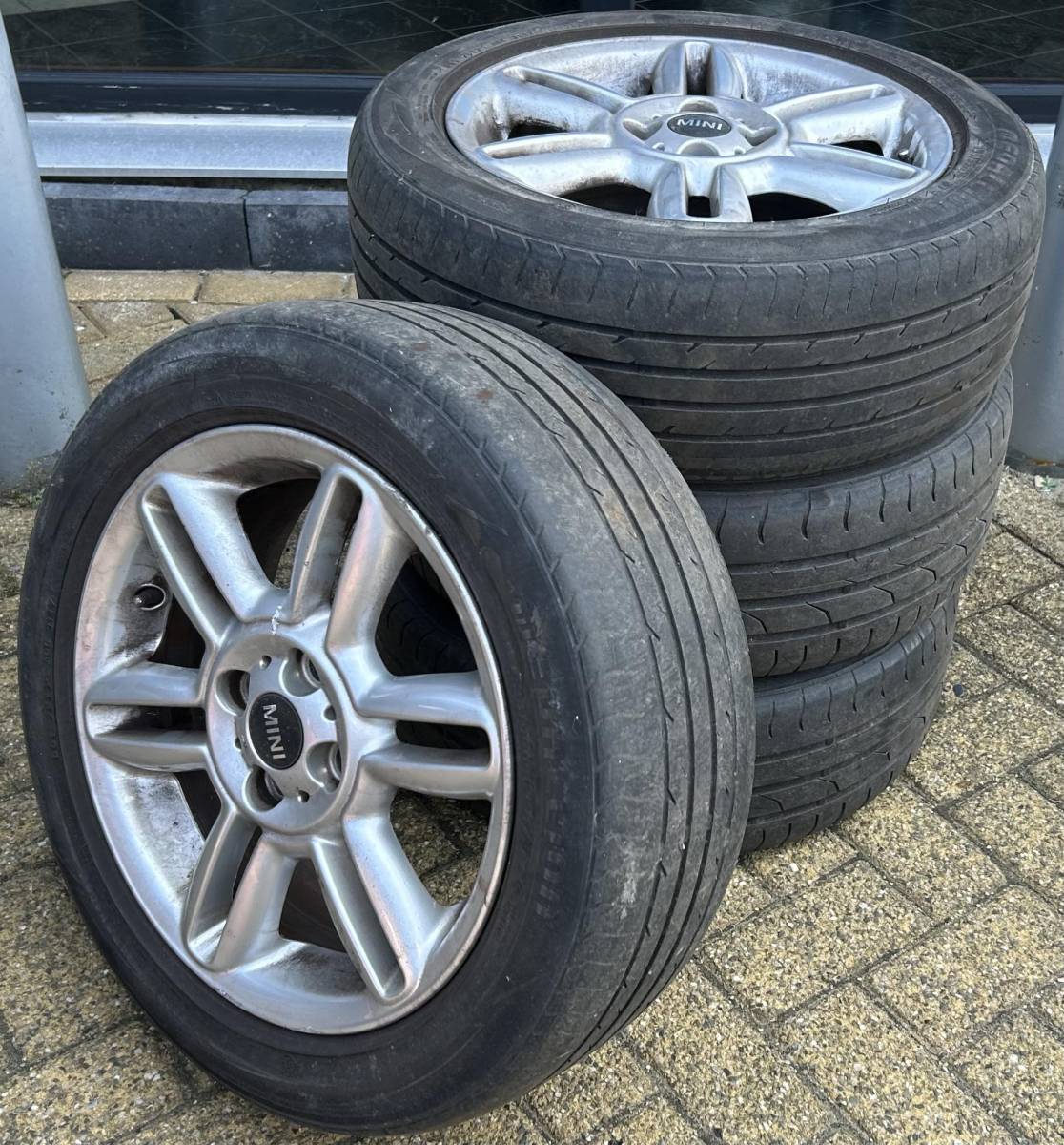 MINI Clubman MINI Clubman 1.6 Cooper 122PK | PANO | Stoelverwarming | Bi-Xenon | Parkeersensoren | Lichtmetalen Velgen | Climate Control | Cruise Control | 2 Sleutels | Privacy Glass |
