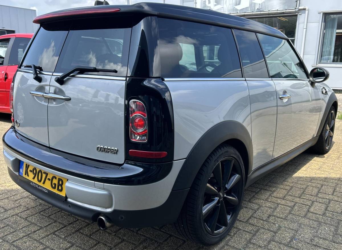 MINI Clubman MINI Clubman 1.6 Cooper 122PK | PANO | Stoelverwarming | Bi-Xenon | Parkeersensoren | Lichtmetalen Velgen | Climate Control | Cruise Control | 2 Sleutels | Privacy Glass |