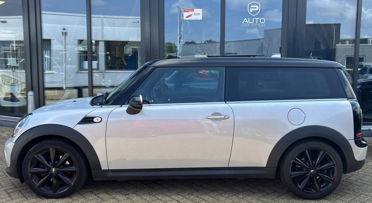 MINI Clubman MINI Clubman 1.6 Cooper 122PK | PANO | Stoelverwarming | Bi-Xenon | Parkeersensoren | Lichtmetalen Velgen | Climate Control | Cruise Control | 2 Sleutels | Privacy Glass |