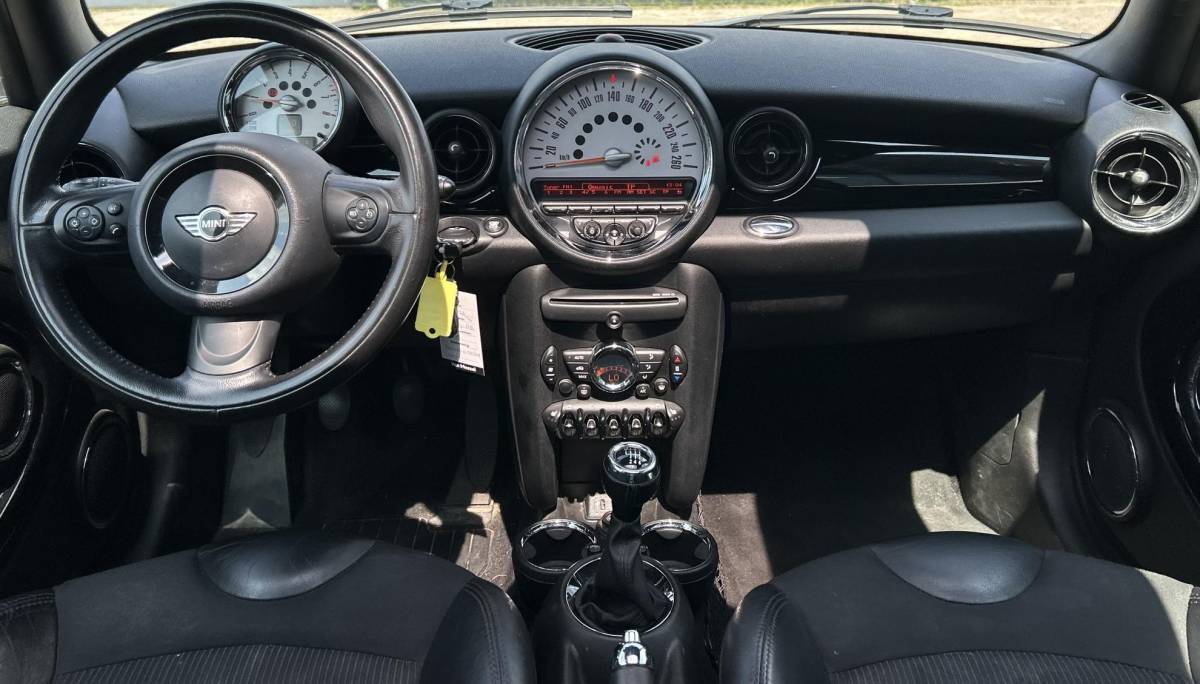 MINI Clubman MINI Clubman 1.6 Cooper 122PK | PANO | Stoelverwarming | Bi-Xenon | Parkeersensoren | Lichtmetalen Velgen | Climate Control | Cruise Control | 2 Sleutels | Privacy Glass |