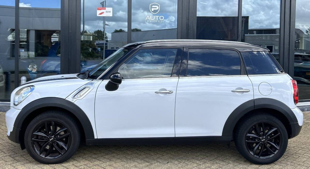 MINI Countryman MINI Countryman 1.6 Cooper Salt 122PK | Nette Staat | Onderhoudshistorie | Airco | Stoelverwarming | Lichtmetalen Velgen | 2 Sleutels | Two Tone |