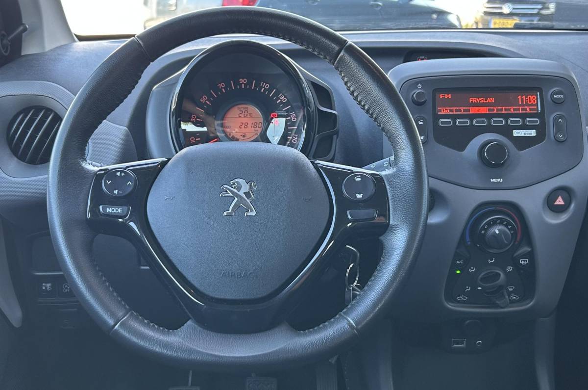 Peugeot 108 Peugeot 108 1.0 e-VTi Active | NL AUTO | Onderhoudshistorie | Airco | 5 Deurs | APK tot 20-01-2028 | 2 Sleutels |