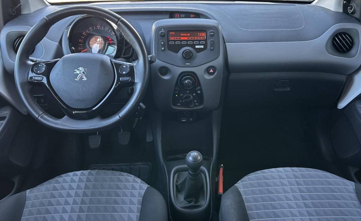 Peugeot 108 Peugeot 108 1.0 e-VTi Active | NL AUTO | Onderhoudshistorie | Airco | 5 Deurs | APK tot 20-01-2028 | 2 Sleutels |