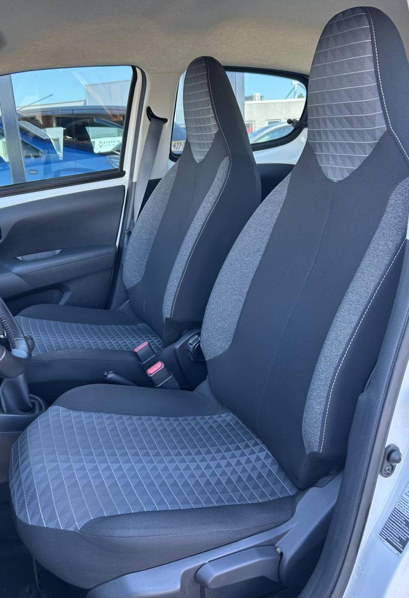 Peugeot 108 Peugeot 108 1.0 e-VTi Active | NL AUTO | Onderhoudshistorie | Airco | 5 Deurs | APK tot 20-01-2028 | 2 Sleutels |