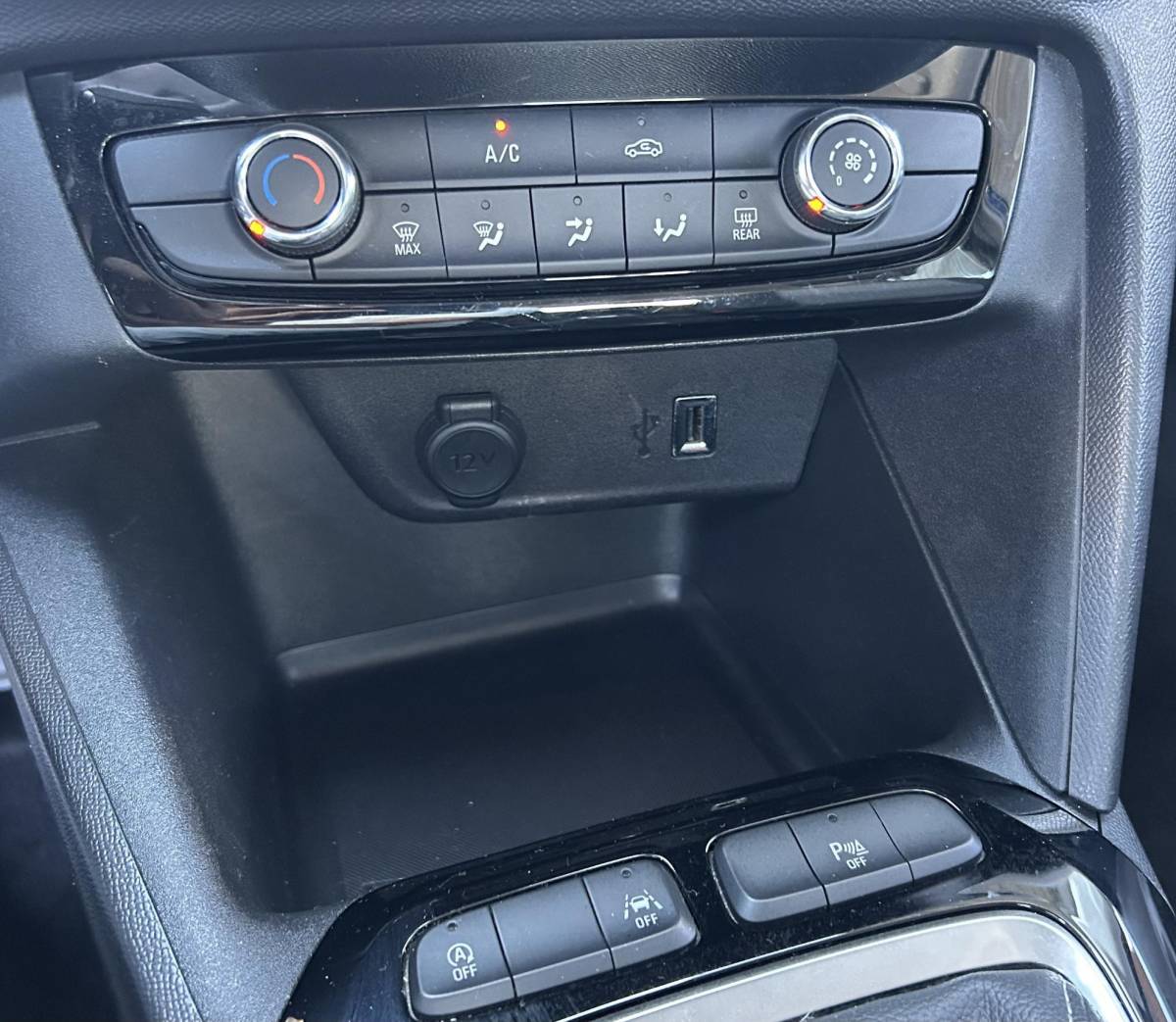 Opel Corsa Opel Corsa 1.2 Edition | NL AUTO | 2e Eigenaar | NAP | D-Riem is Vervangen | Onderhoudshistorie | Airco | Apple Carplay & Andriod Auto | Navigatie | Cruise Control | Parkeersensoren | Lichtmetalen Velgen | 2 Sleutels |