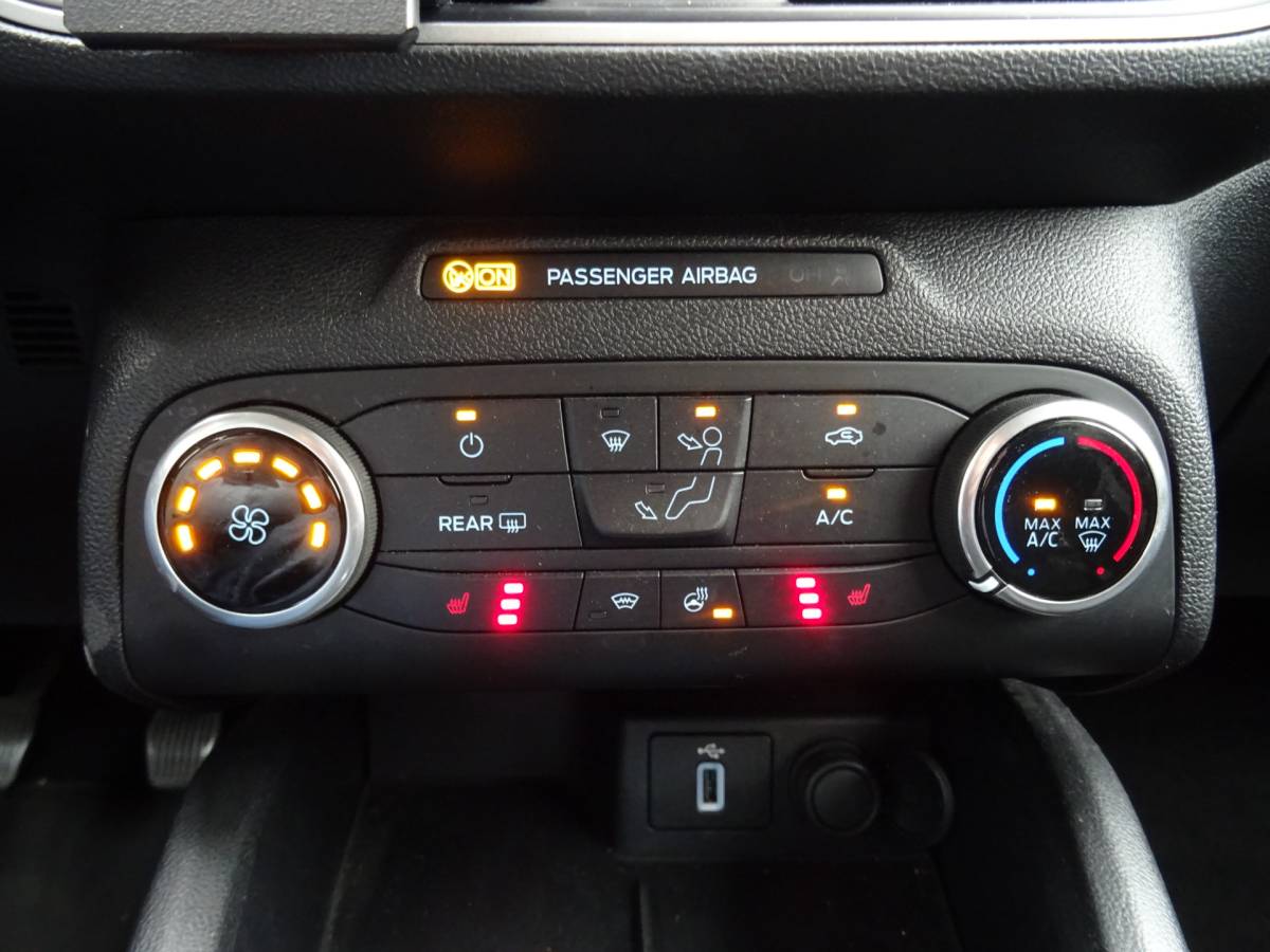 Ford Focus Ford Focus Wagon 1.0 EcoBoost Edition Business * CARPLAY * CAM !!