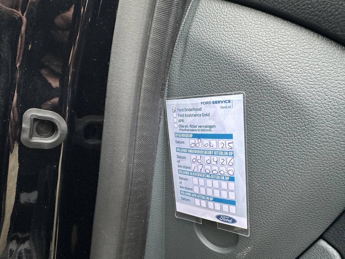 Ford C-MAX Ford C-Max 1.0 Edition Plus 125PK | Dealeronderhouden | Zeer Nette Staat! | NL AUTO | Achteruitrijcamera | Navigatie | Voorruitverwarming | Climate Control | Parkeersensoren Voor en Achter |