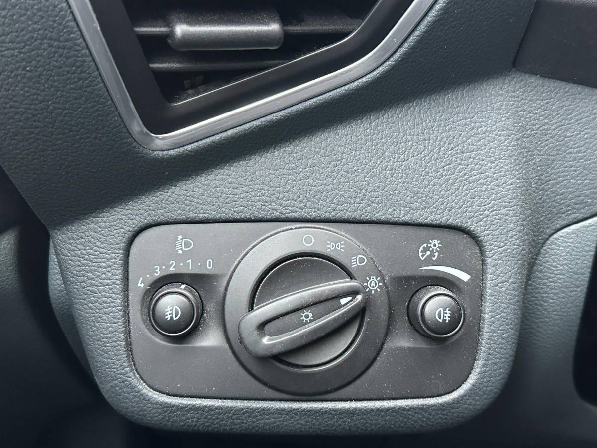 Ford C-MAX Ford C-Max 1.0 Edition Plus 125PK | Dealeronderhouden | Zeer Nette Staat! | NL AUTO | Achteruitrijcamera | Navigatie | Voorruitverwarming | Climate Control | Parkeersensoren Voor en Achter |