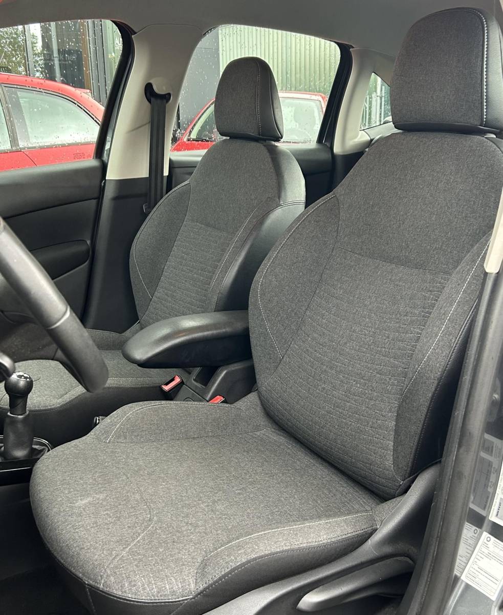 Citroën C3 Citroen C3 1.2 PureTech Collection 82PK | Nette Staat | NL AUTO | NAP | Trekhaak | Navigatie | Climate Control | Cruise Control |