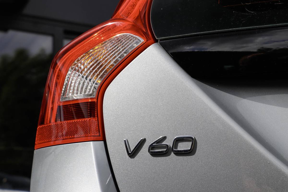 Volvo V60 Volvo V60 2.0 T3 Momentum | Leder | Bi-Xenon | 66.000 km! | Dealeronderhouden