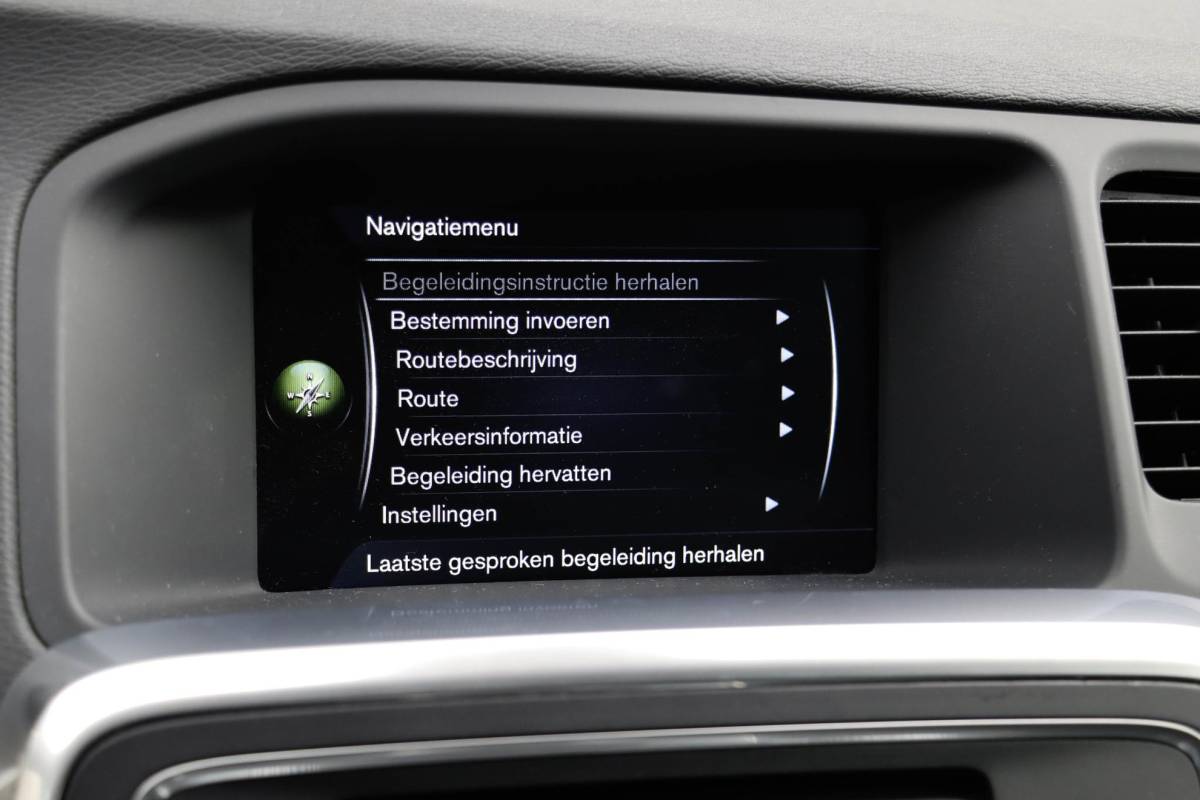 Volvo V60 Volvo V60 2.0 T3 Momentum | Leder | Bi-Xenon | 66.000 km! | Dealeronderhouden