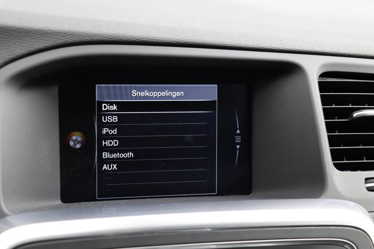 Volvo V60 Volvo V60 2.0 T3 Momentum | Leder | Bi-Xenon | 66.000 km! | Dealeronderhouden