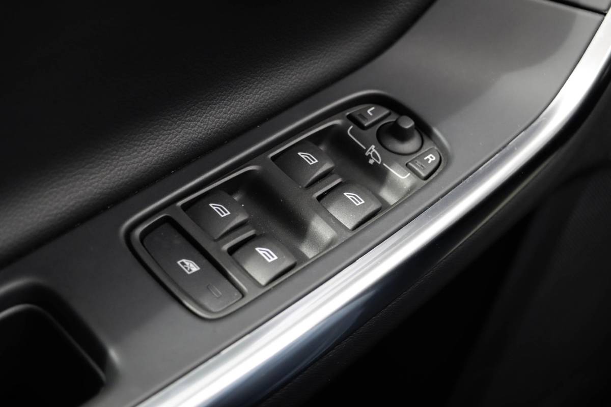 Volvo V60 Volvo V60 2.0 T3 Momentum | Leder | Bi-Xenon | 66.000 km! | Dealeronderhouden