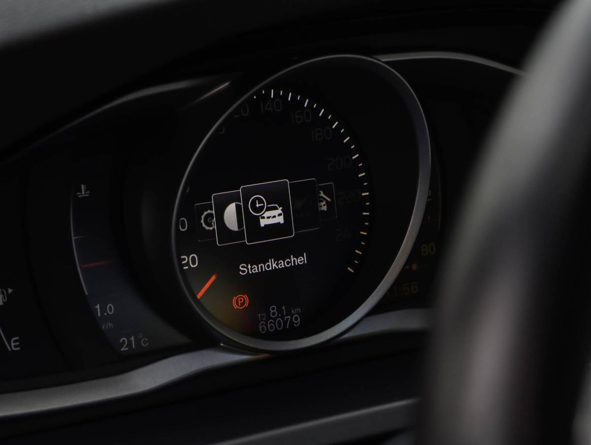 Volvo V60 Volvo V60 2.0 T3 Momentum | Leder | Bi-Xenon | 66.000 km! | Dealeronderhouden
