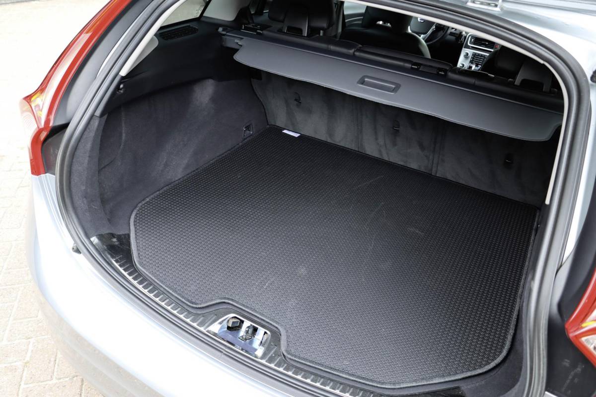 Volvo V60 Volvo V60 2.0 T3 Momentum | Leder | Bi-Xenon | 66.000 km! | Dealeronderhouden
