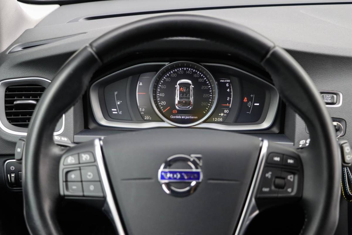 Volvo V60 Volvo V60 2.0 T3 Momentum | Leder | Bi-Xenon | 66.000 km! | Dealeronderhouden