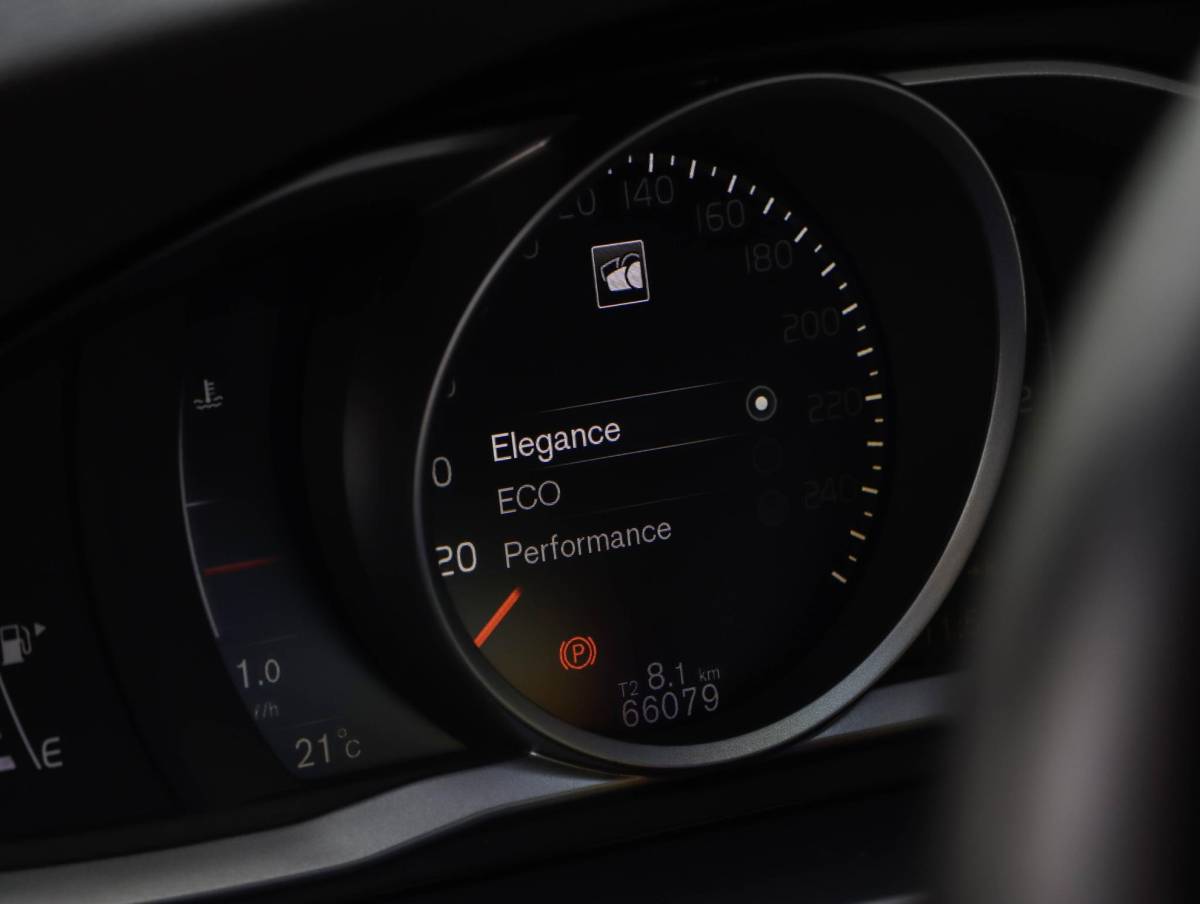 Volvo V60 Volvo V60 2.0 T3 Momentum | Leder | Bi-Xenon | 66.000 km! | Dealeronderhouden