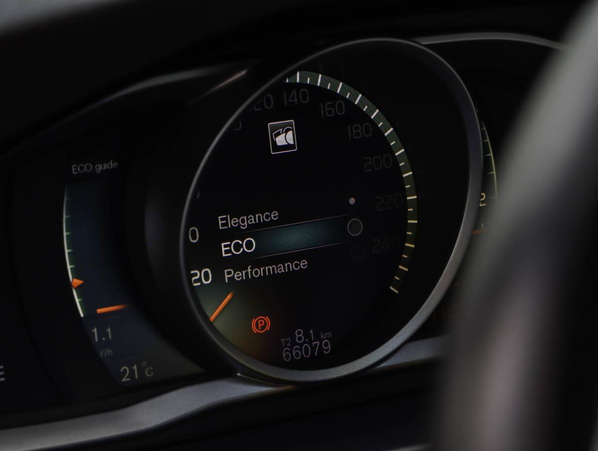 Volvo V60 Volvo V60 2.0 T3 Momentum | Leder | Bi-Xenon | 66.000 km! | Dealeronderhouden