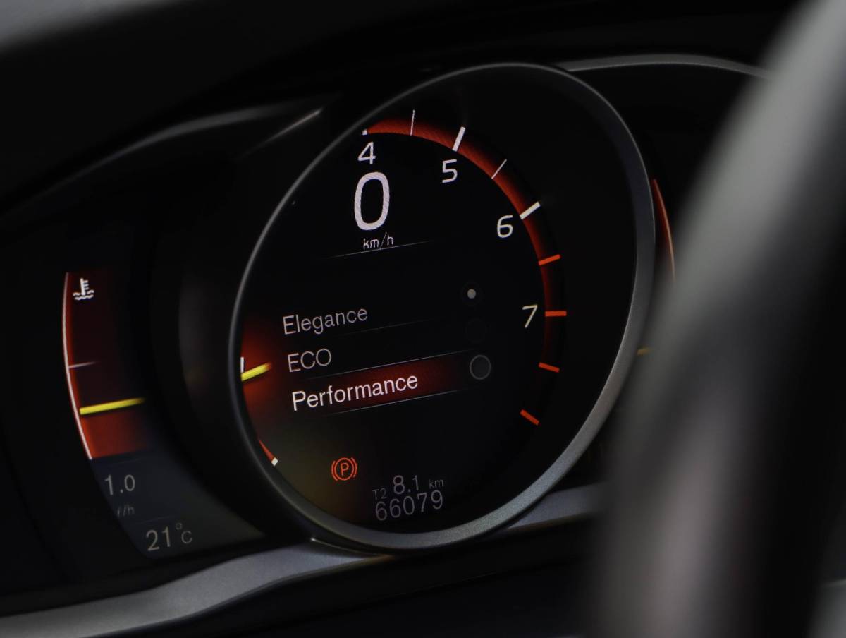 Volvo V60 Volvo V60 2.0 T3 Momentum | Leder | Bi-Xenon | 66.000 km! | Dealeronderhouden