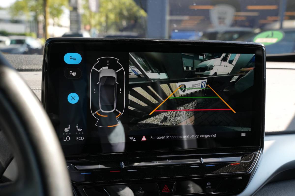 Volkswagen ID.5 Volkswagen ID.5 Pro 77 kWh Warmtepomp Emergency braking DAB Stuurwiel verwarmd Sfeerverlichting Verkeersborddetectie Getint glas Grootlicht ass. Botsherkenning Navi
