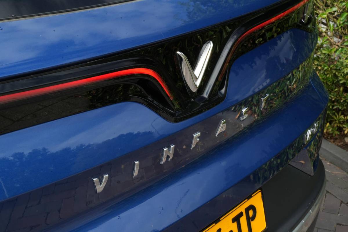 Vinfast VF 8 VinFast VF8 Plus 87.7 kWh Apple carplay Cruise control adaptief DAB Mistlampen voor Bots waarschuwing Stuurwielverw.