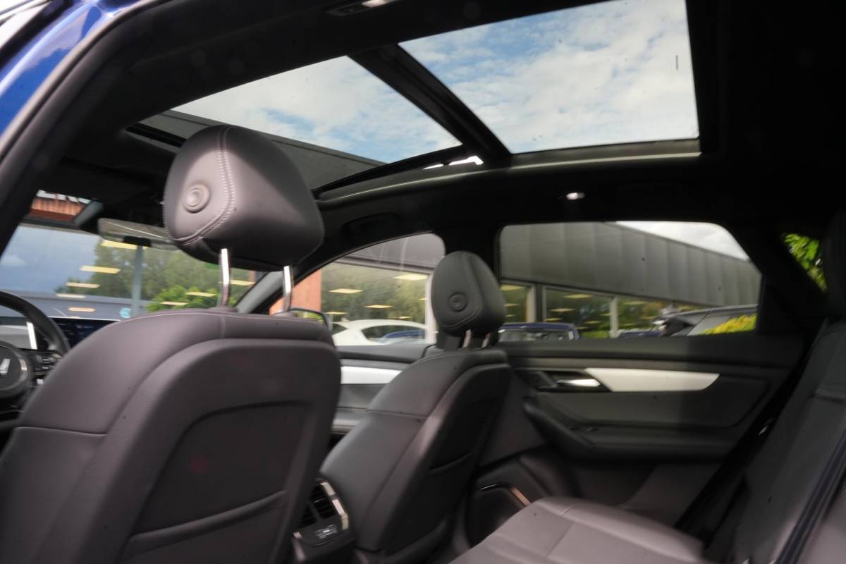 Vinfast VF 8 VinFast VF8 Plus 87.7 kWh Apple carplay Cruise control adaptief DAB Mistlampen voor Bots waarschuwing Stuurwielverw.