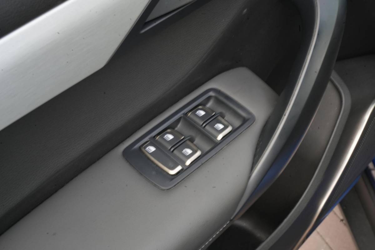 Vinfast VF 8 VinFast VF8 Plus 87.7 kWh Apple carplay Cruise control adaptief DAB Mistlampen voor Bots waarschuwing Stuurwielverw.