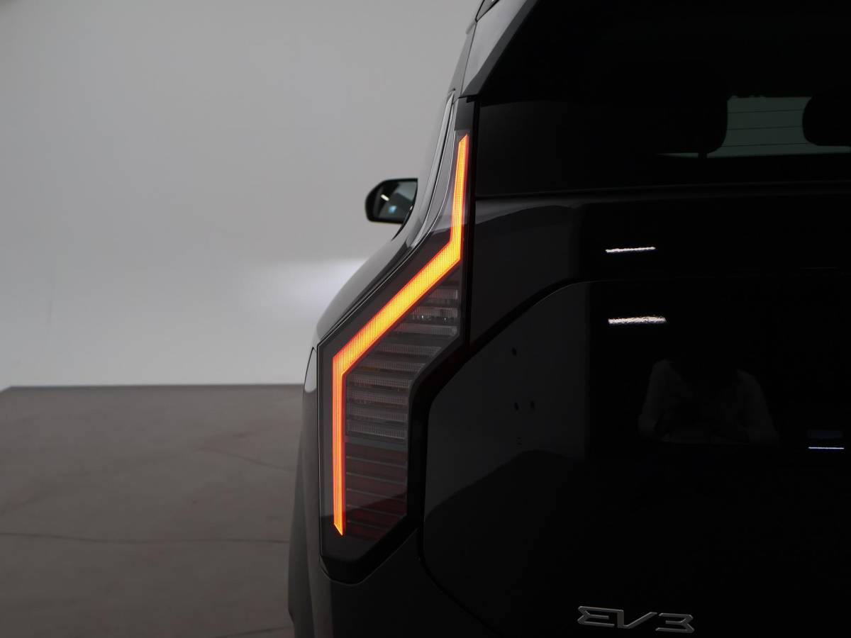 Kia EV3 Kia EV3 Plus 58.3 kWh 204 PK + STUURVERW. | STOELVERW. | TREKHAAK | SOH 100% | ADAPTIVE CRUISE | CAMERA