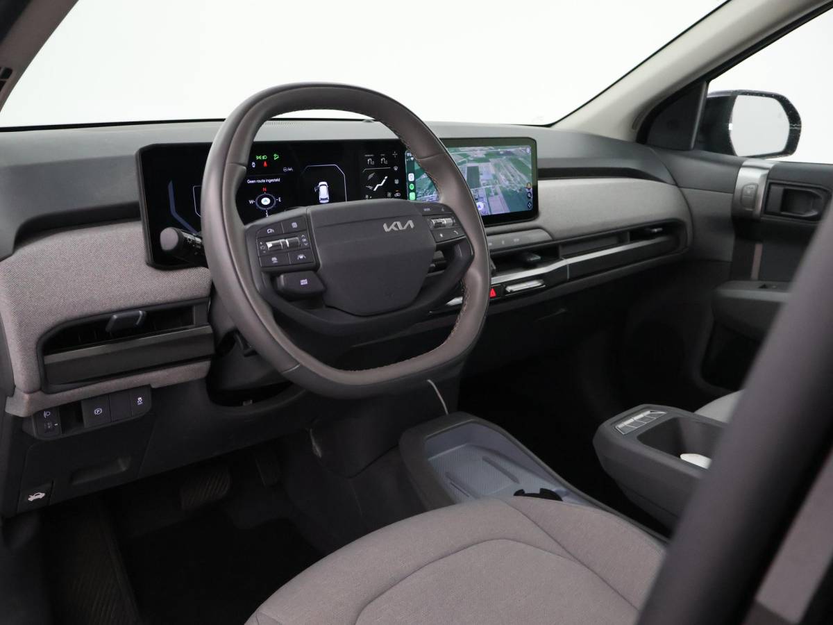 Kia EV3 Kia EV3 Plus 58.3 kWh 204 PK + STUURVERW. | STOELVERW. | TREKHAAK | SOH 100% | ADAPTIVE CRUISE | CAMERA