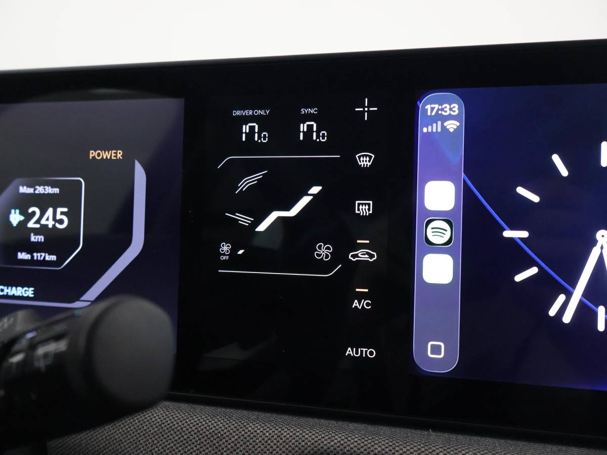 Kia EV3 Kia EV3 Plus 58.3 kWh 204 PK + STUURVERW. | STOELVERW. | TREKHAAK | SOH 100% | ADAPTIVE CRUISE | CAMERA