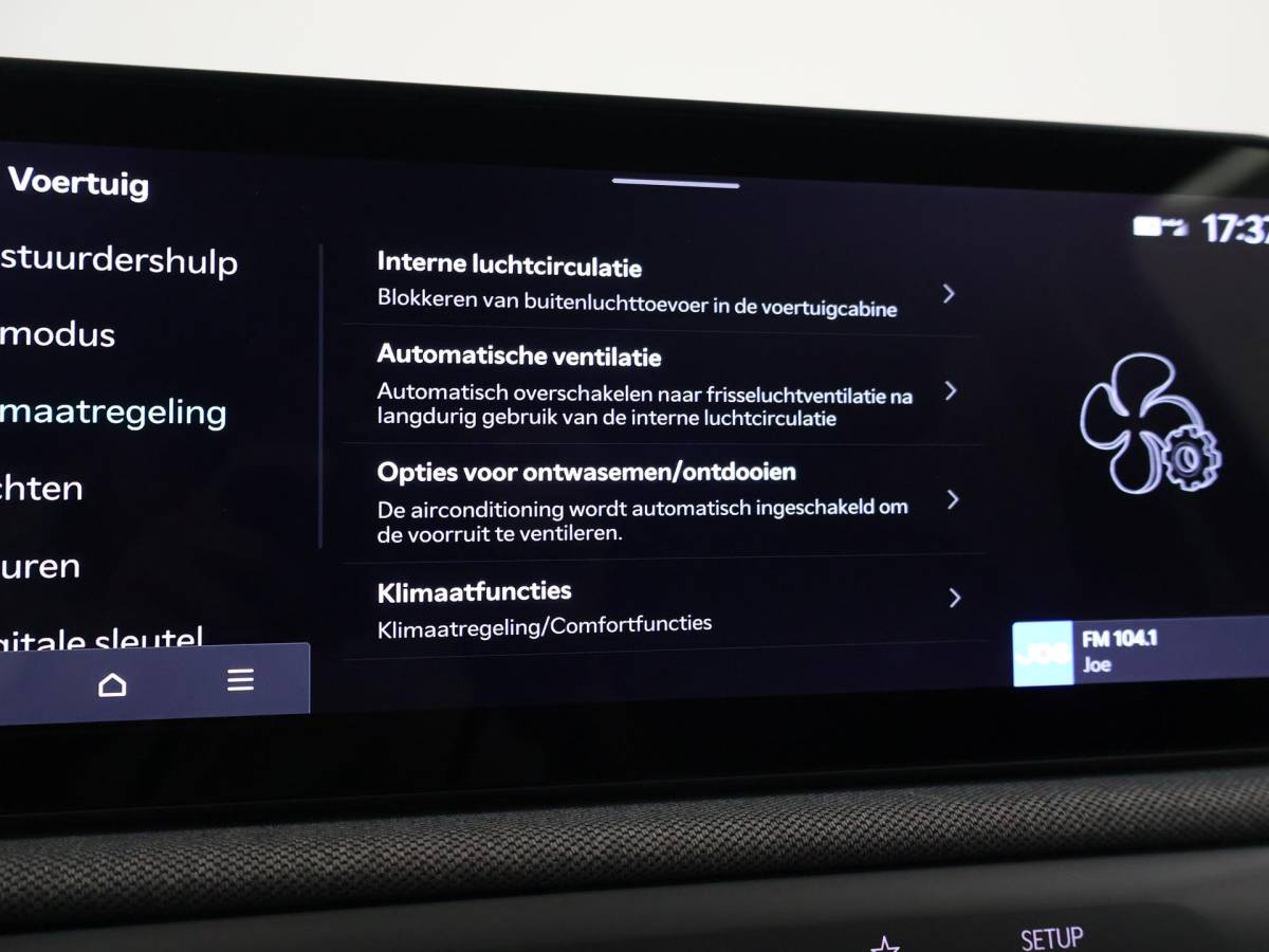 Kia EV3 Kia EV3 Plus 58.3 kWh 204 PK + STUURVERW. | STOELVERW. | TREKHAAK | SOH 100% | ADAPTIVE CRUISE | CAMERA