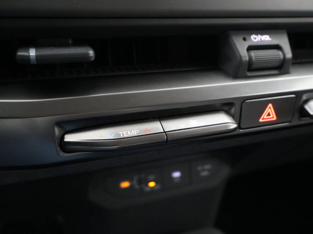 Kia EV3 Kia EV3 Plus 58.3 kWh 204 PK + STUURVERW. | STOELVERW. | TREKHAAK | SOH 100% | ADAPTIVE CRUISE | CAMERA
